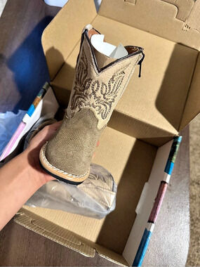 4C Tanner Mark Boots Embroidered Western Boots in Brown & Tan NWT